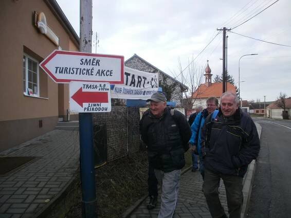 Turisté z Vřesovic vyrazili na pochod. Byl mezi nimi i devadesátiletý Sedlář