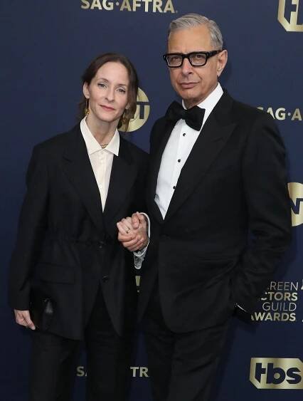 Lásku se nebojí dát na odiv: Jeff Goldblum vyvedl třetí manželku, o 30 let mladší gymnastku