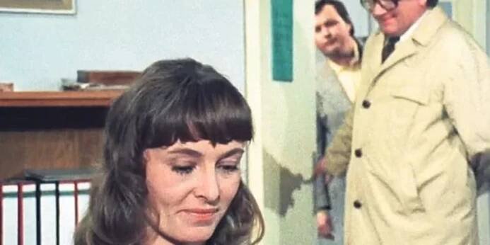 Herečku Jaroslavu Brouskovou nejvíce proslavil seriál Malý pitaval z velkého města, v němž ztvárnila postavu asistentky Zuzany. 