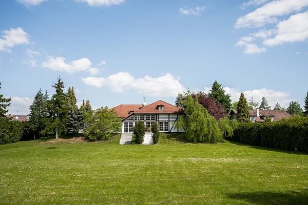 Prodej vily 750 m², pozemek 4087 m², Plav