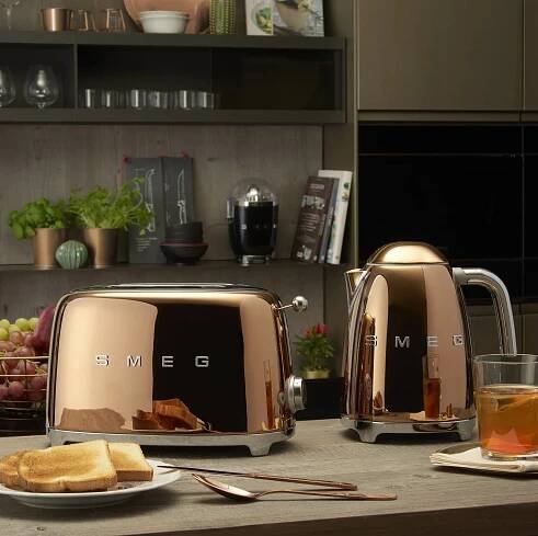 Rychlovarná konvice 50's Style - Smeg KLF03PBEU | FormAdore