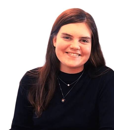 Bronte Davies Headshot