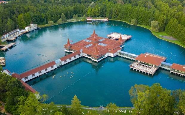 Lázně a jezero Hévíz - informace, tipy a pobyty | lazneheviz.cz 