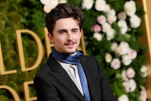 Timothée Chalamet to Host, Be Music Guest on Saturday Night Live