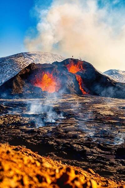 Erupce sopky na Islandu poblíž hory Fagradalsfjall | Outdoorové oblečení, bundy, kalhoty - HIGH POINT