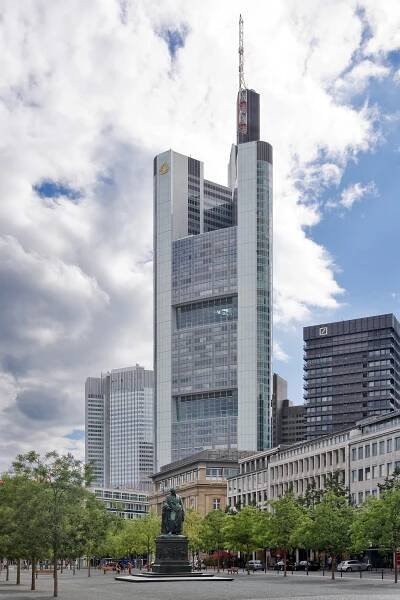 2Frankfurt_Am_Main-Commerzbank_Tower_vom_Rathenauplatz-20100808