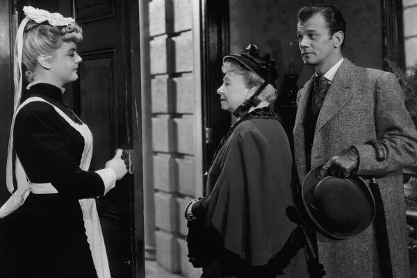 Angela Lansbury And Joseph Cotten In 'Gaslight'