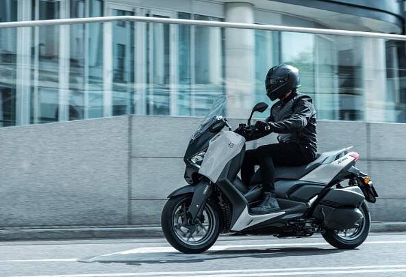 Yamaha XMAX 300 Tech MAX+ 2025 Ceramic Grey (26)