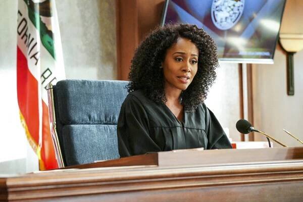 All Rise - What the Bailiff Saw - Z filmu - Simone Missick