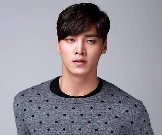 Lee Tae-hwan Biography - Facts, Childhood, Family & Achievements of South Korean Actor, Singer, Model