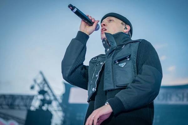 FOTO: Viktor Sheen na pražském Majálesu 2023 – stránka 4