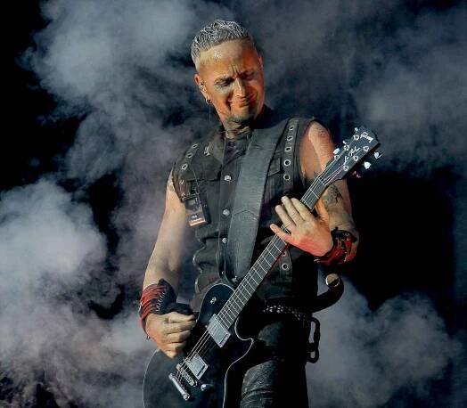 RECENZE: Terorista z Rammstein se na pódiu odpálil