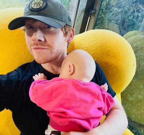 Weasley z Harryho Pottera si založil účet na Instagramu: Fanouškům představil dceru a prozradil její neobvyklé jméno