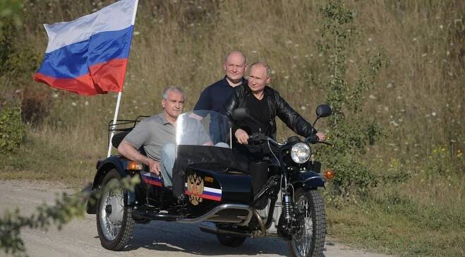 Motorkáři všech zemí... Jak na Putinovu „výhru“ dohlédla zahraniční stafáž — HlídacíPes.org