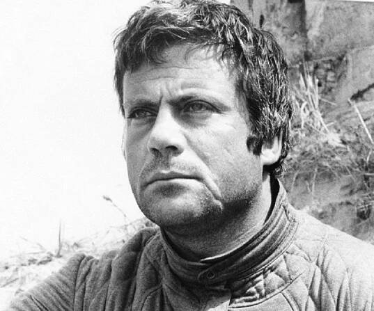 Oliver Reed Biography - Childhood, Life Achievements & Timeline