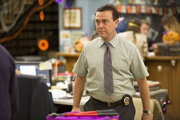 Brooklyn 99 - Halloween IV - Z filmu - Joe Lo Truglio