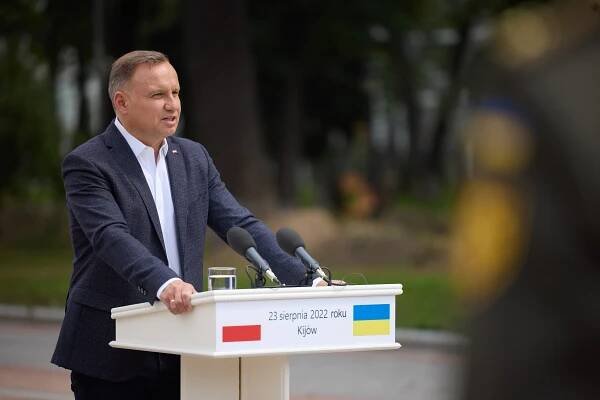 Volodymyr Zelenskyy and Andrzej Duda opened the Walk of the Brave in Kyiv, where true friends of our state will be honored