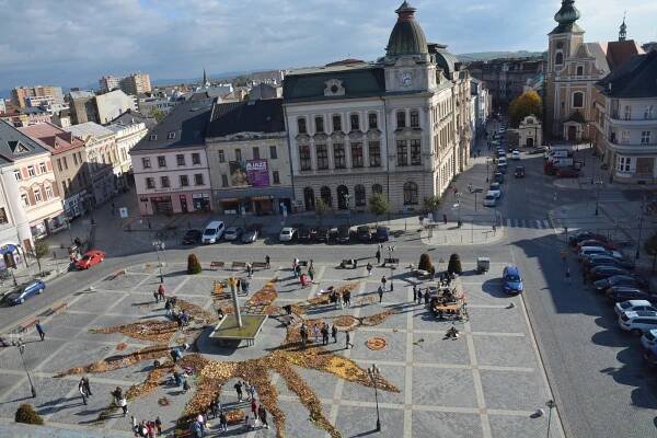 Masarykovo náměstí zkrášlí přírodní koberec. Land art oslaví 120 let Michalova