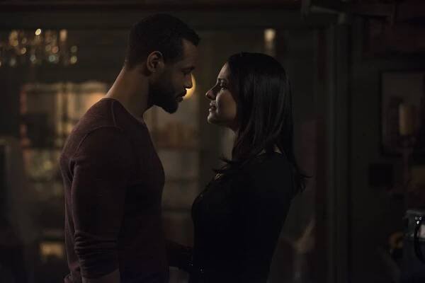 Lovci stínů: Nástroje smrti - Beati Bellicosi - Z filmu - Isaiah Mustafa, Nicola Correia-Damude