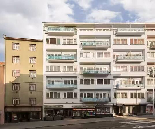Velký klidný pokoj v centru města (FLATSHARE)