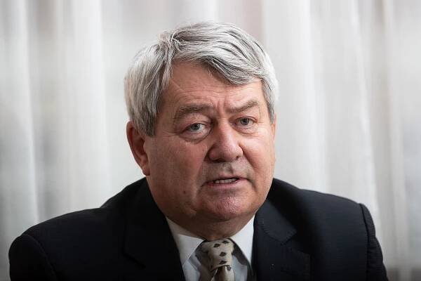 Filip se nezná k podezřelému půl milionu, který podle policie dostal