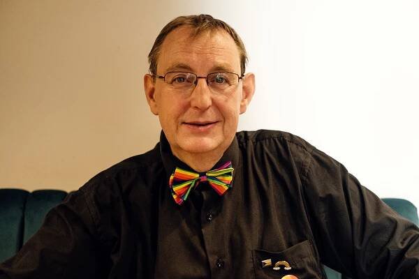 Galerie - Dlouholetý gay aktivista Jiří Hromada: „Na prvním duhovém průvodu jsem jel v čele na kočáře s Helenkou Růžičkovou