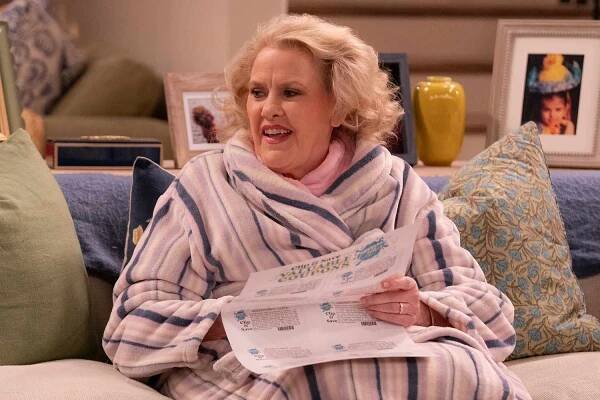 Celia Weston as Mama Margaret on 'Leanne'