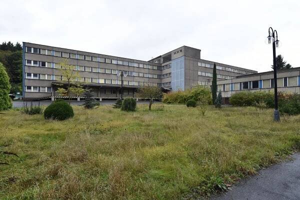 Záložní nemocnice Hředle | Databáze domů s historií