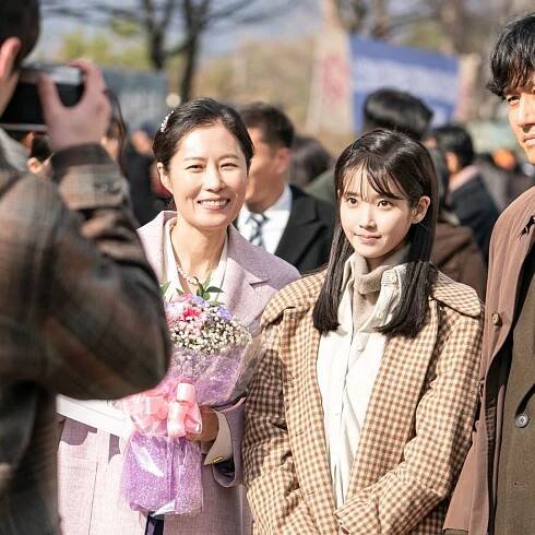 IU and Moon So-Ri Hope 'When Life Gives You Tangerines' Inspires You to Live Differently
