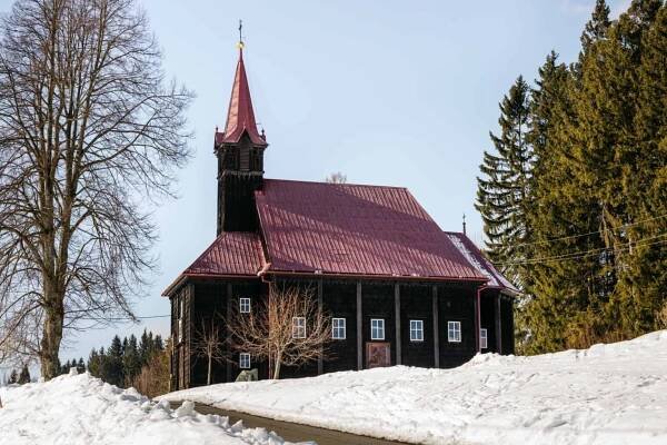 Staré Hamry – Gruň – kostel Panny Marie Pomocnice křesťanů – Dřevěné památky v regionu Beskydy