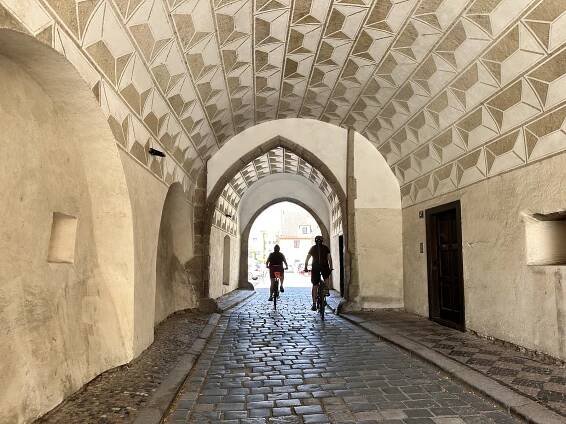 Třeboň o prodlouženém víkendu v obležení turistů. Město praskalo ve švech