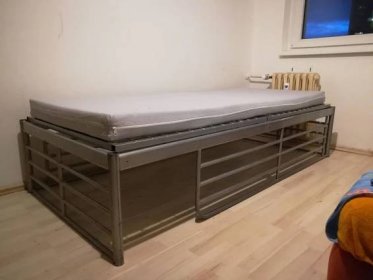 Patrová postel IKEA - Studentské pokoje
