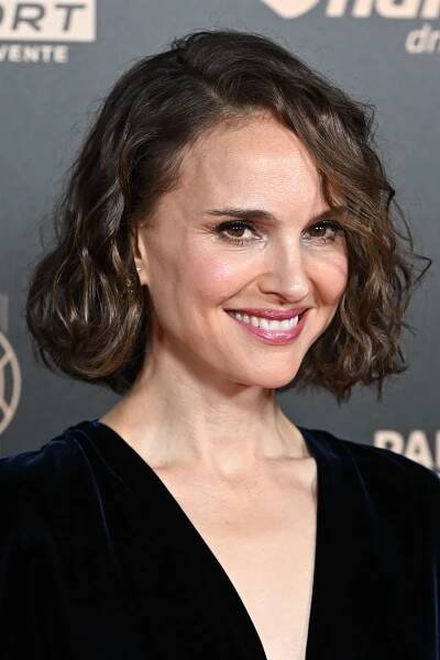 natalie portman's brunette bob at the football awards