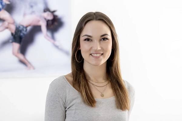 Portrait von Laura, Social-Media-Beauftragte im Chirohouse Berlin