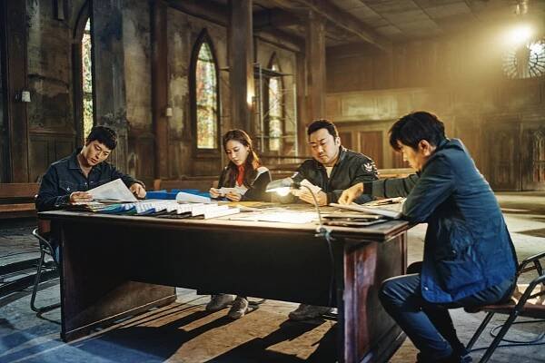 Ki-yong Jang, Ah-joong Kim, Sang-joong Kim, Dong-seok Ma - Nabbeun nyeoseokdeul: deo mubi - Z filmu