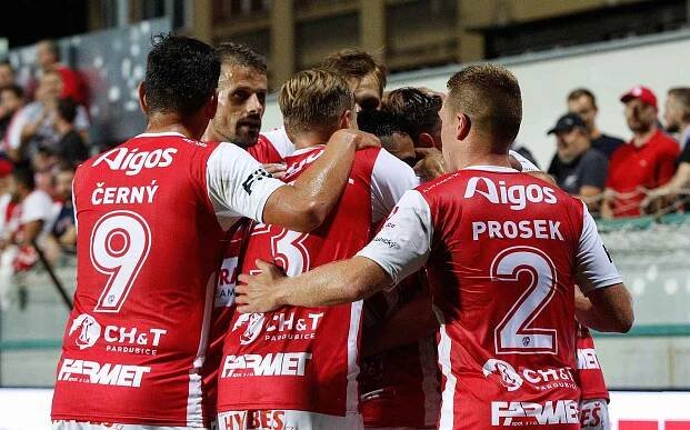 NEPŘEHLÉDNĚTE: Účastníci zájezdu, pojďte si plácnout s fotbalisty po Slavii