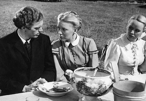 Reino Häkälä, Hilkka Helinä, Toini Vartiainen - Loviisa, Niskavuoren nuori emäntä - Z filmu