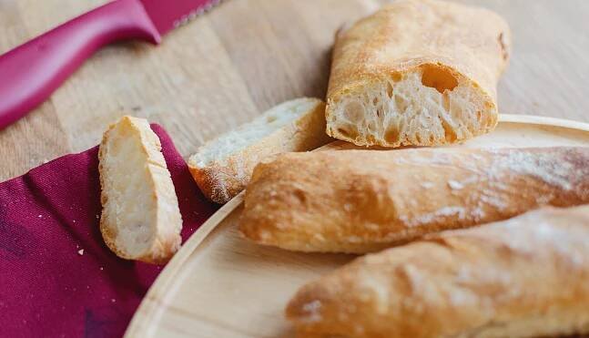 Domácí nadýchané ciabatty na zítřejší svačinu upečete jen z 5 ingrediencí – Tchibo