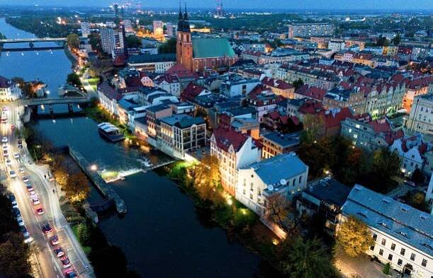 modrá hodina pohled na město opole polsko z dronu - opole - stock snímky, obrázky a fotky
