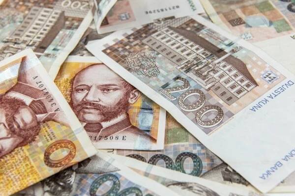 Na dovolenou do Chorvatska počítejte jen s eury. Kunou tam zaplatíte už jen pár dní