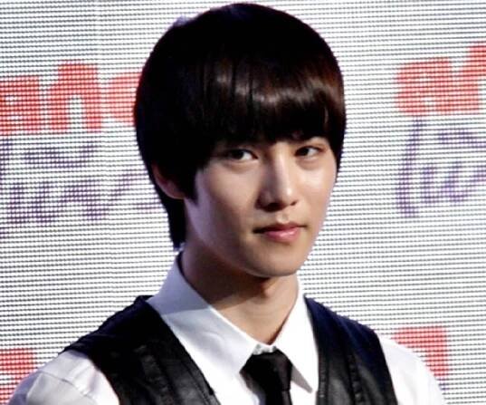 Lee Jong-hyun Biography - Facts, Childhood, Family & Achievements of South Korean Actor, Musician & Singer