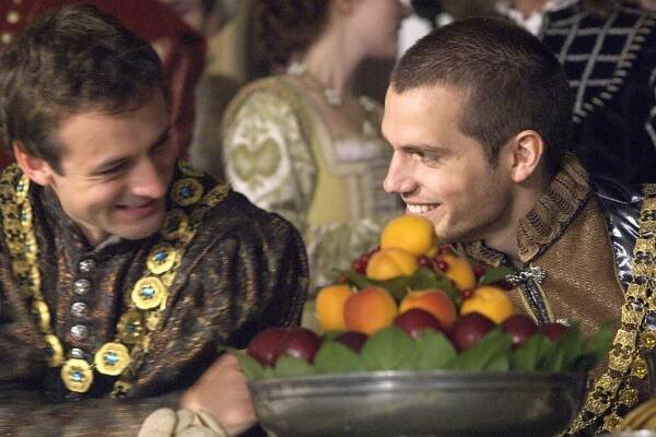 Tudorovci - Jednoduše Jindřich - Z filmu - Callum Blue, Henry Cavill