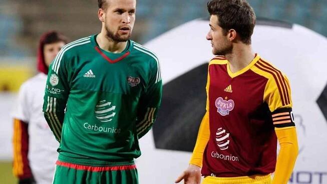 Fotbalisté pražské Dukly (zleva): Lukáš Hroššo a Marek Hanousek.