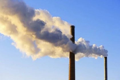 Zpoždění s úpravou emisních povolenek ohrožuje investice do průmyslu, uvedl svaz