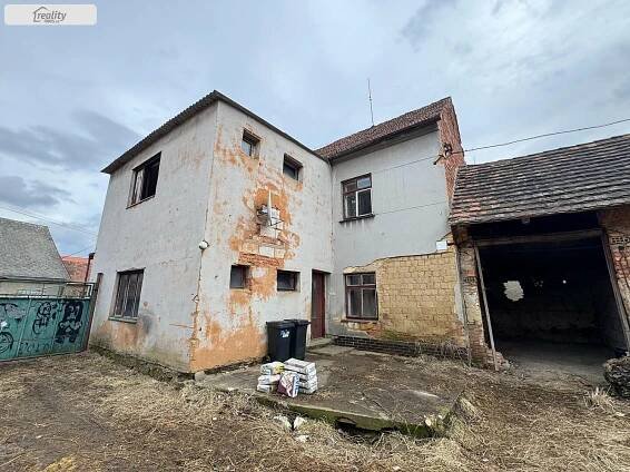 Prodej rodinného domu 300 m², pozemek 2059 m², Dolany