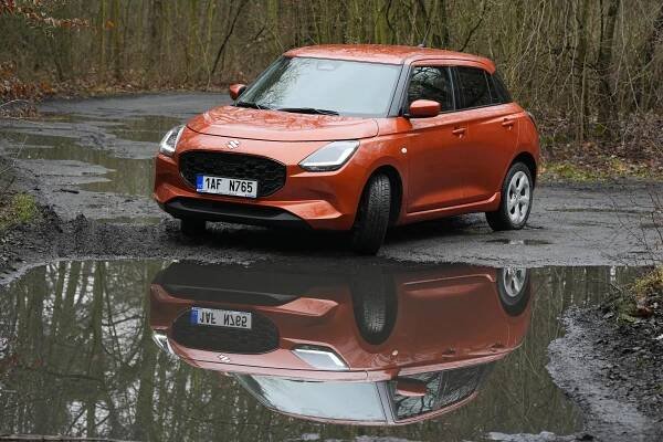 Test Suzuki Swift s pohonem předních i všech kol: Charakterně staromódní všeuměl