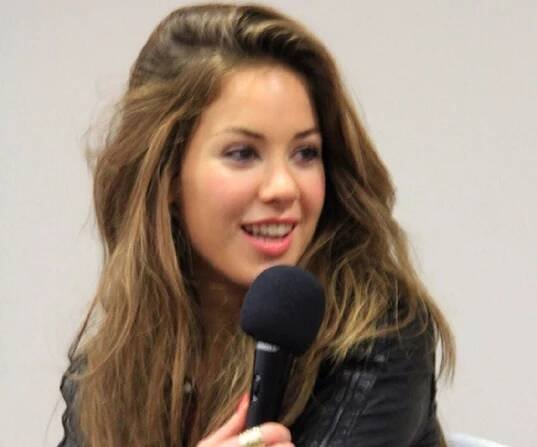 Roxanne McKee Biography - Facts, Childhood, Family Life & Achievements