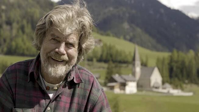 Reinhold-Messner-vor-dem-Panorama-seiner-Heimat-1044059