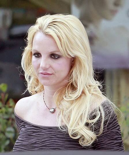 Co se to s ní děje? Britney Spears se přestala upravovat a předvedla další ze svých prapodivných kreací
