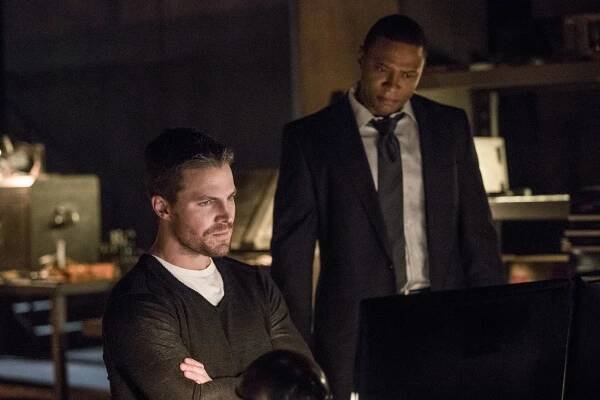 Arrow - Co za námi zůstává - Z filmu - Stephen Amell, David Ramsey
